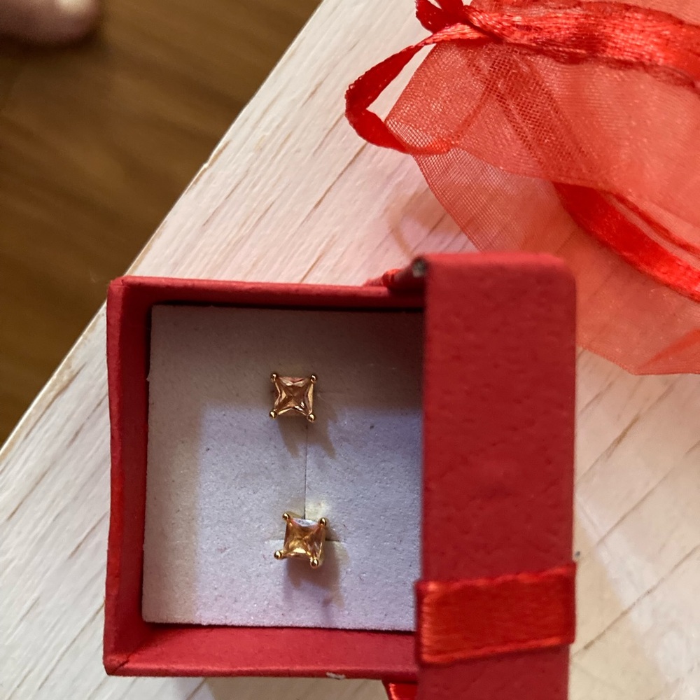 Champagne stud earrings